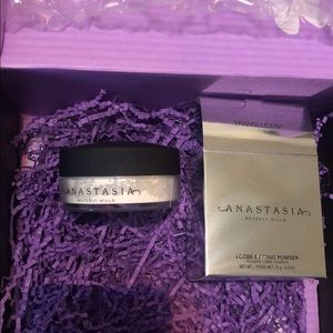 Anastasia Beverly Hills loose setting powder..